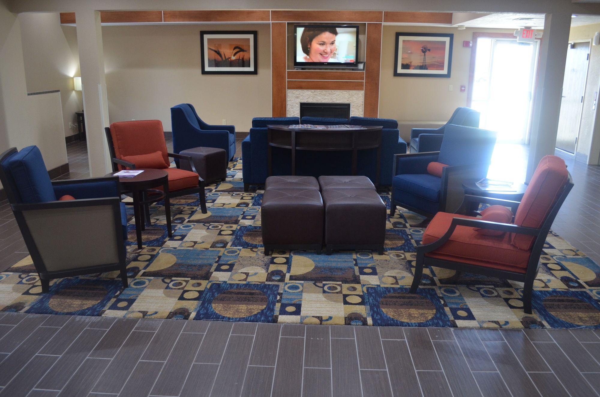 Comfort Inn & Suites Junction City - Near Fort Riley Buitenkant foto