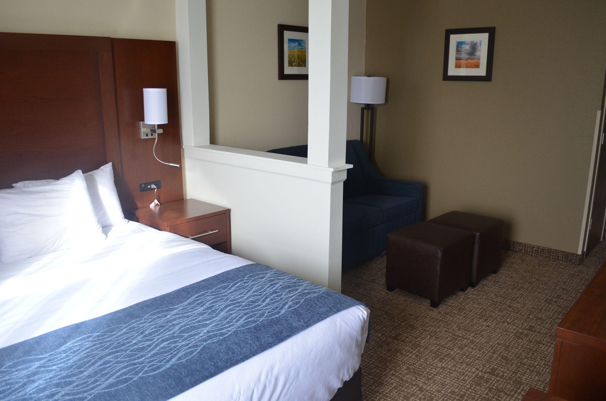 Comfort Inn & Suites Junction City - Near Fort Riley Buitenkant foto