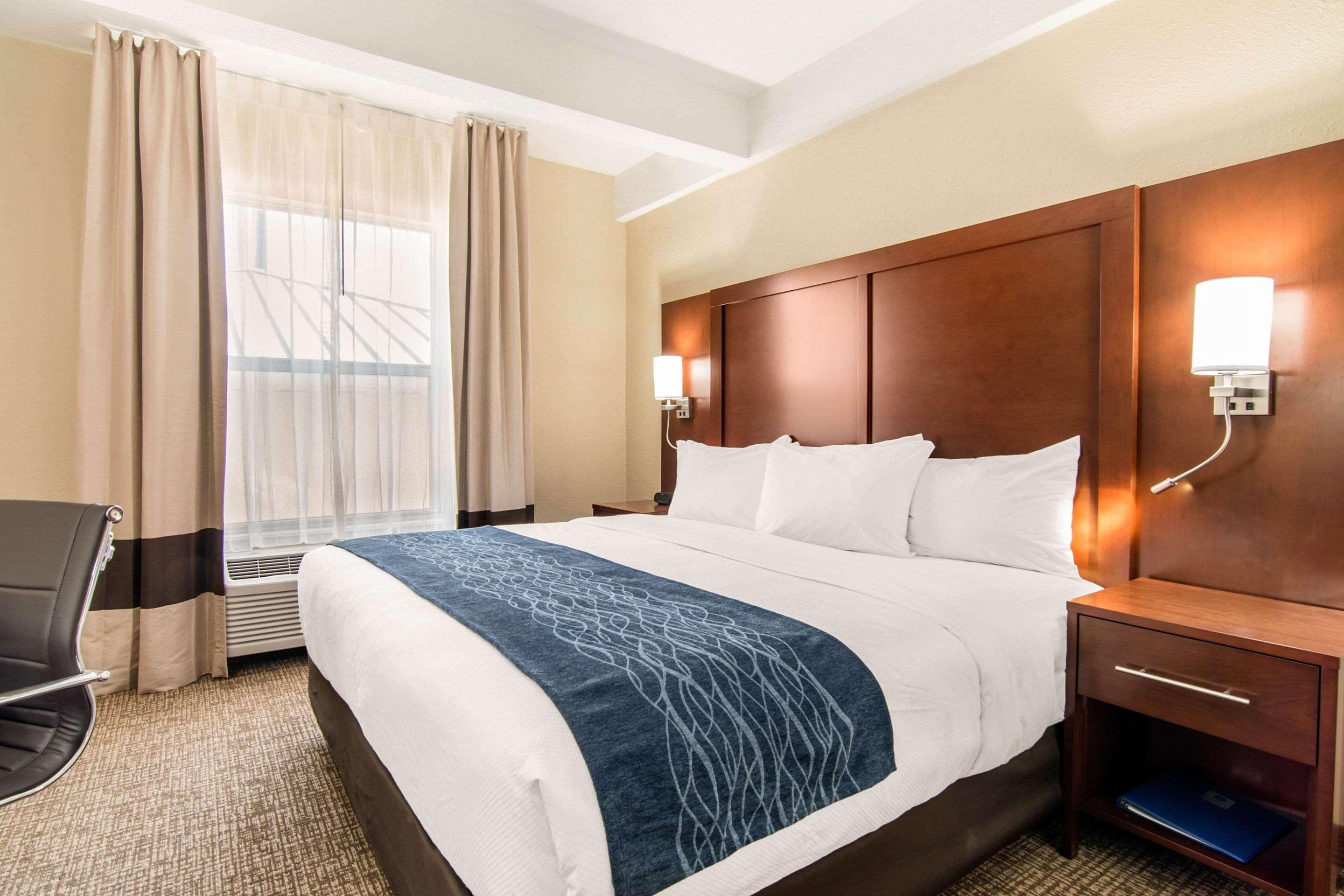 Comfort Inn & Suites Junction City - Near Fort Riley Buitenkant foto