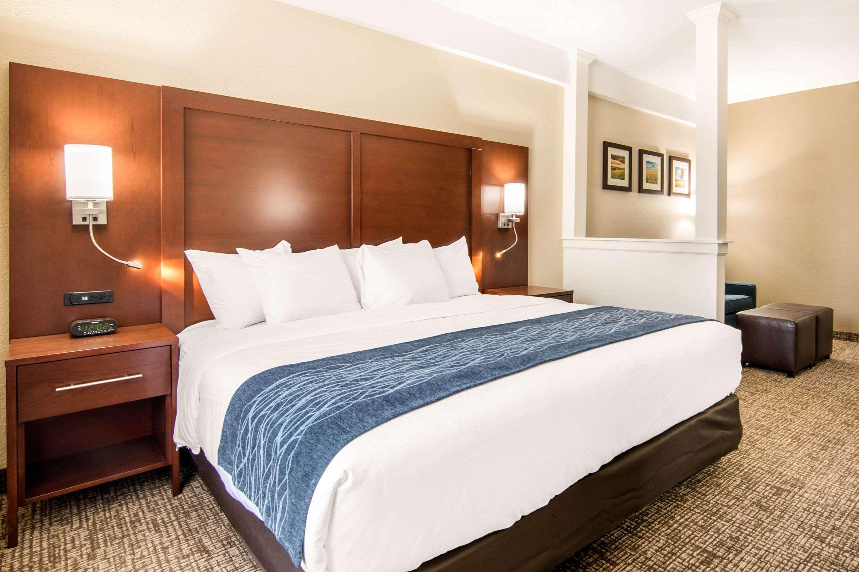 Comfort Inn & Suites Junction City - Near Fort Riley Buitenkant foto