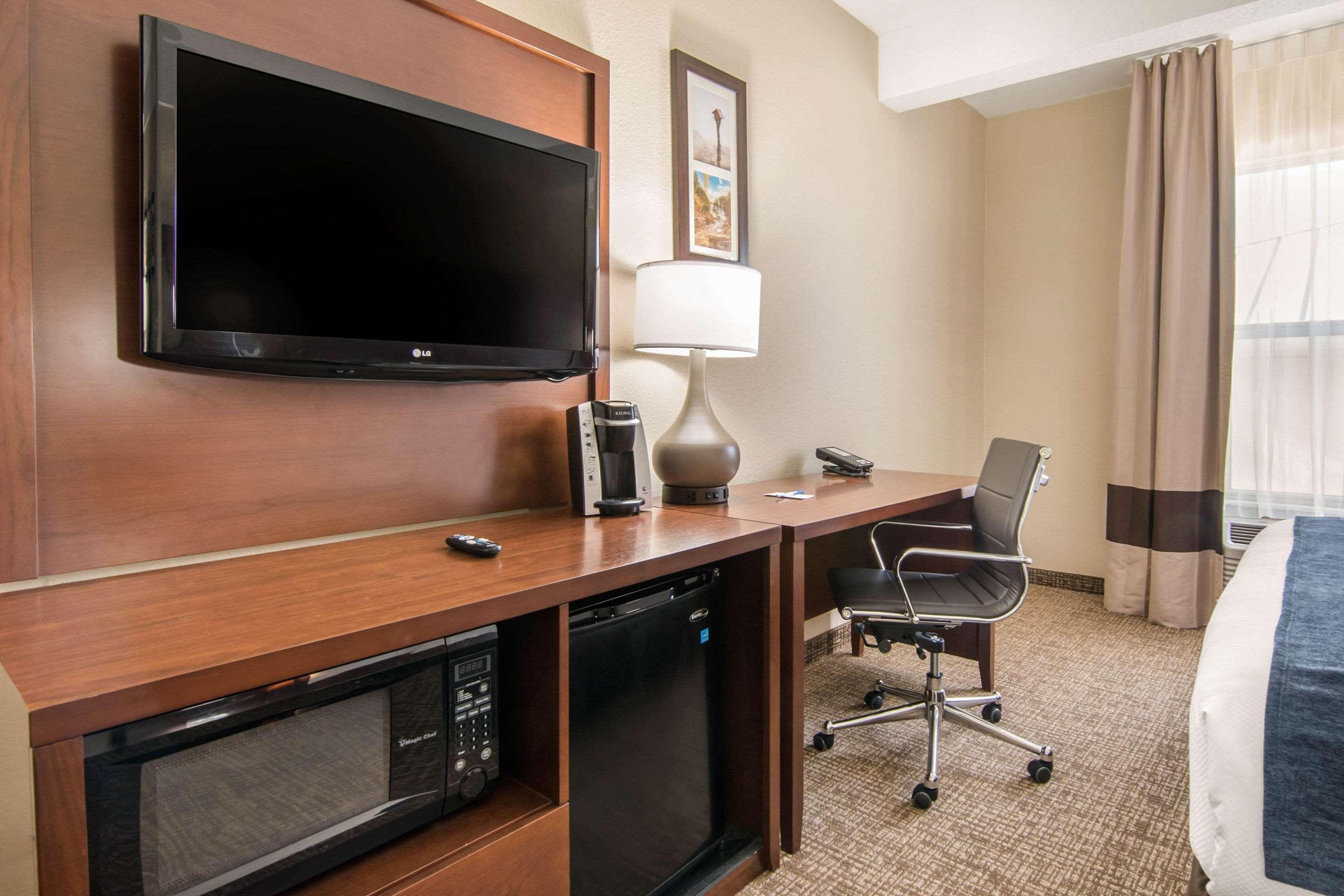 Comfort Inn & Suites Junction City - Near Fort Riley Buitenkant foto