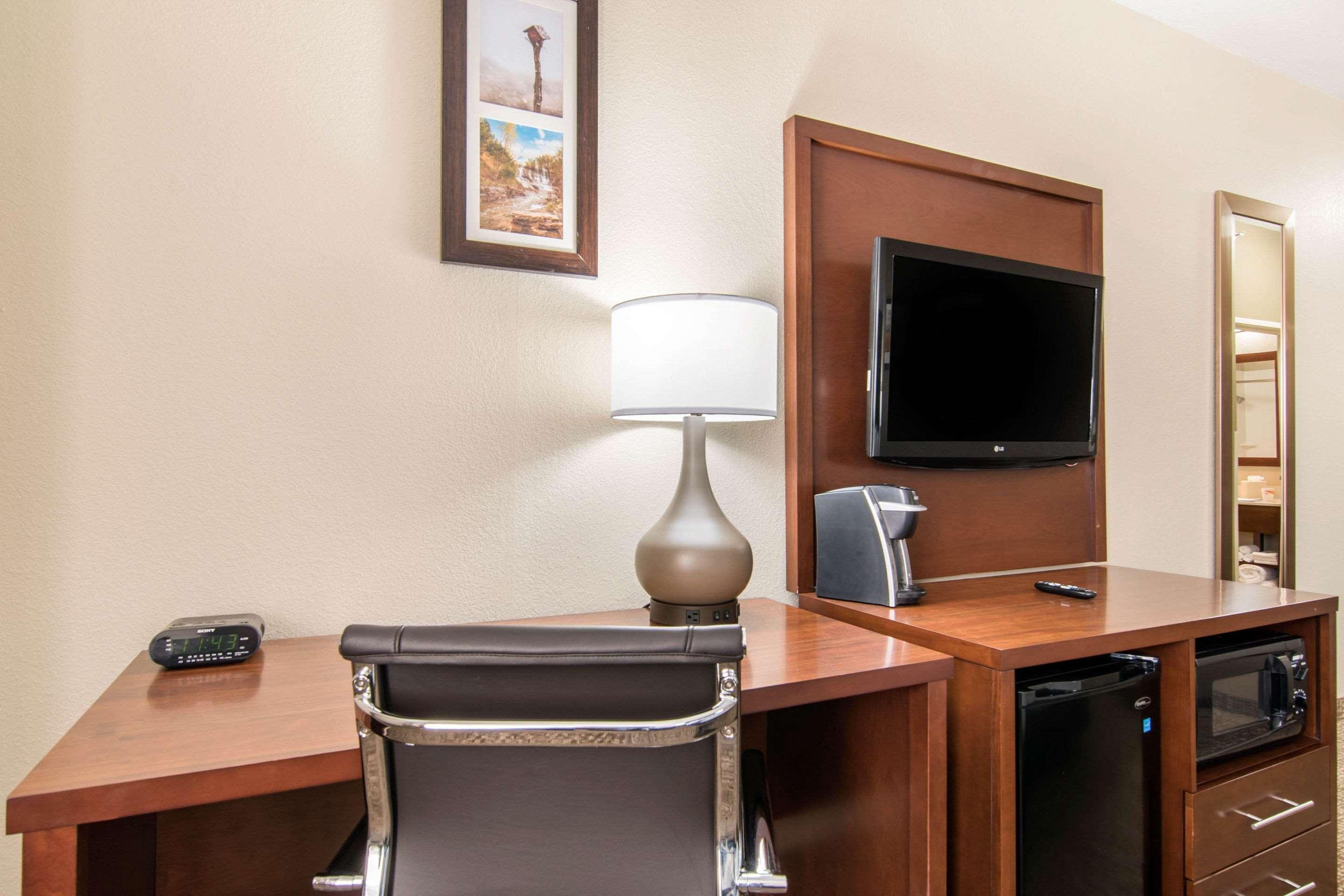 Comfort Inn & Suites Junction City - Near Fort Riley Buitenkant foto