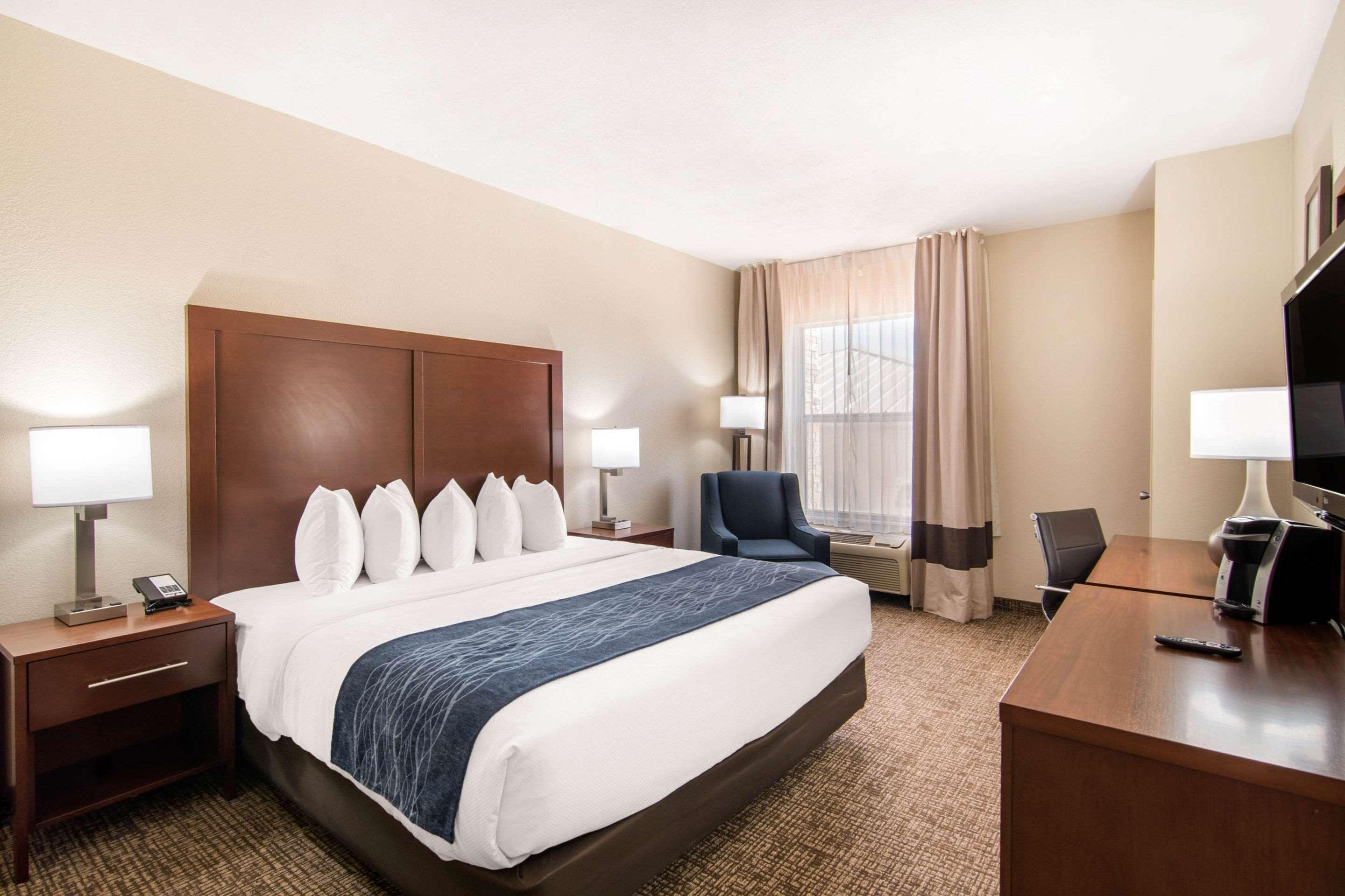 Comfort Inn & Suites Junction City - Near Fort Riley Buitenkant foto