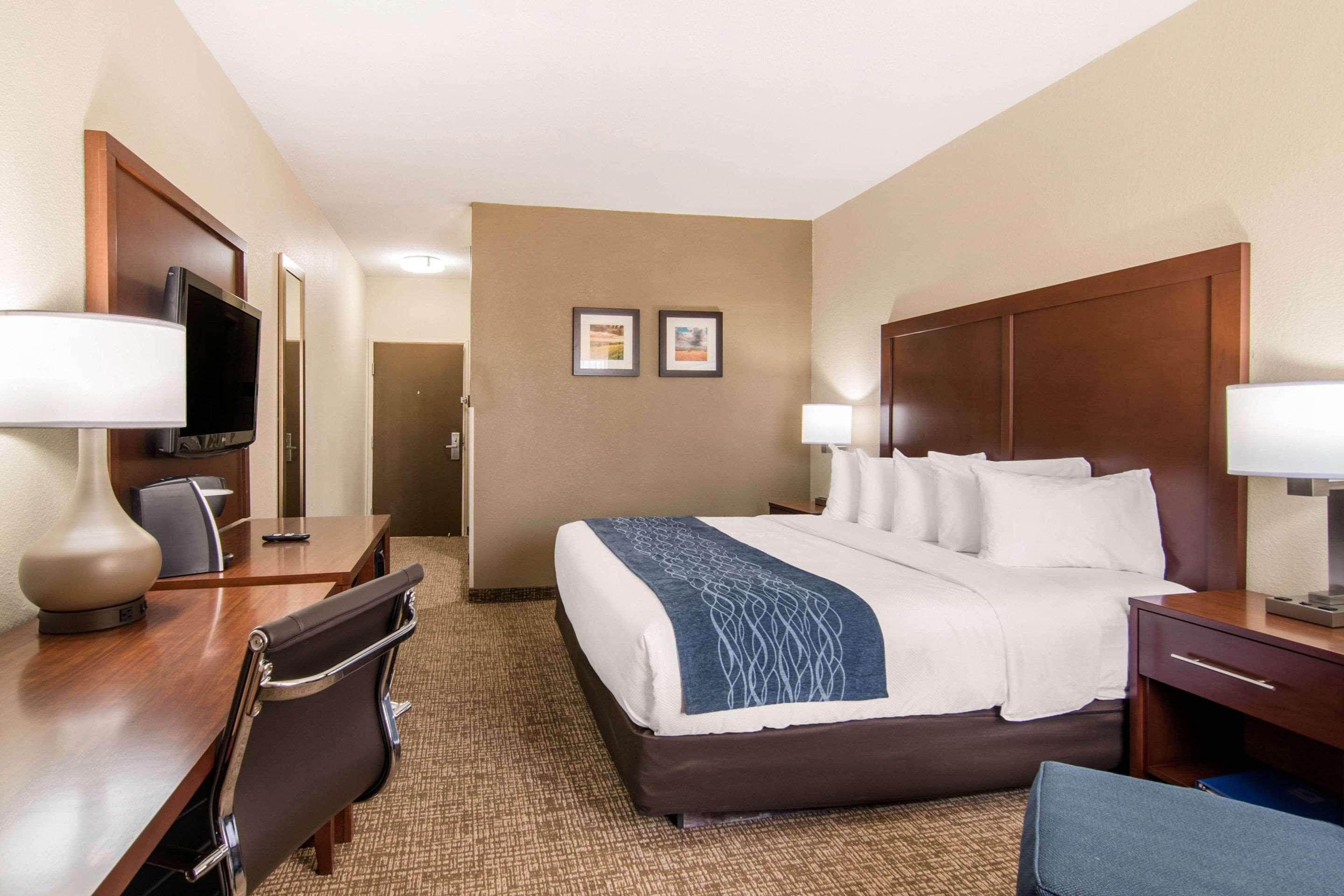 Comfort Inn & Suites Junction City - Near Fort Riley Buitenkant foto