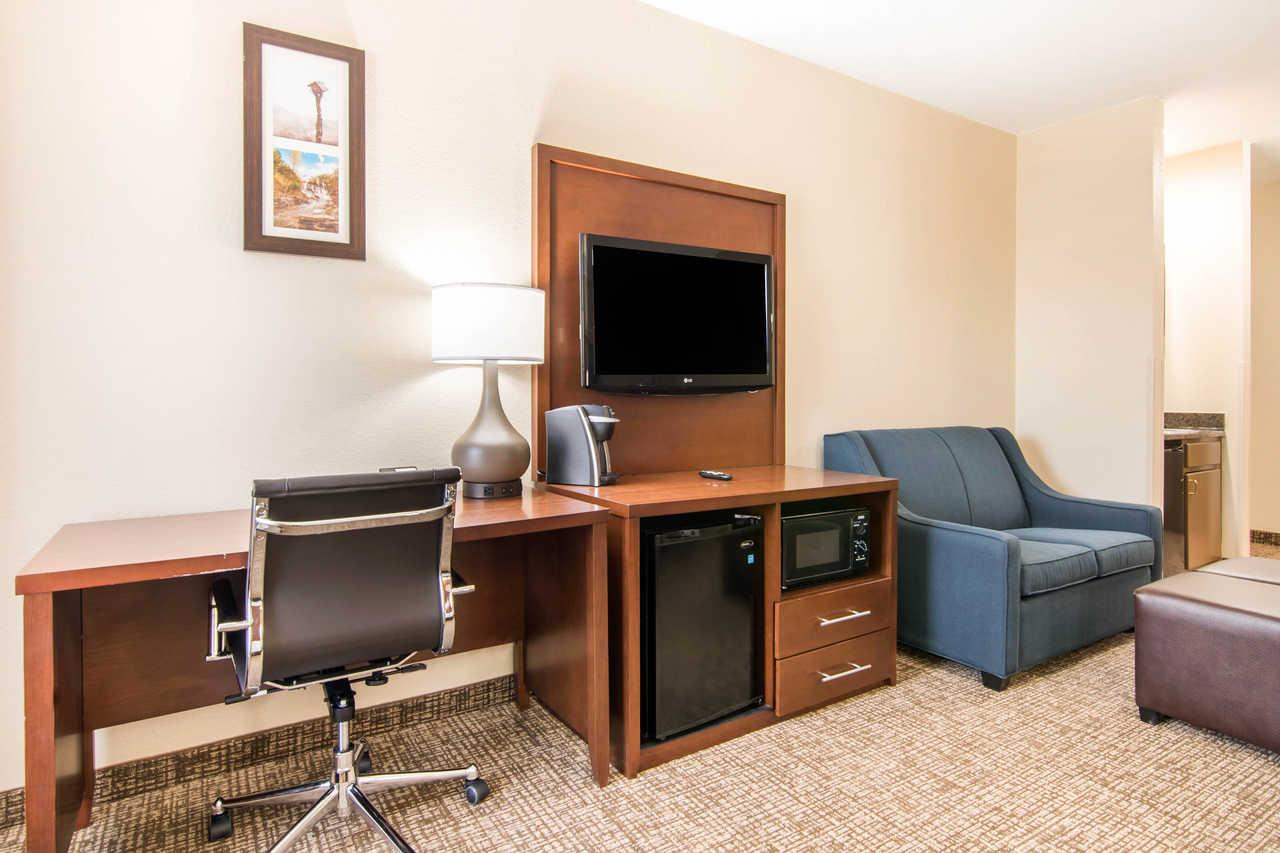 Comfort Inn & Suites Junction City - Near Fort Riley Buitenkant foto