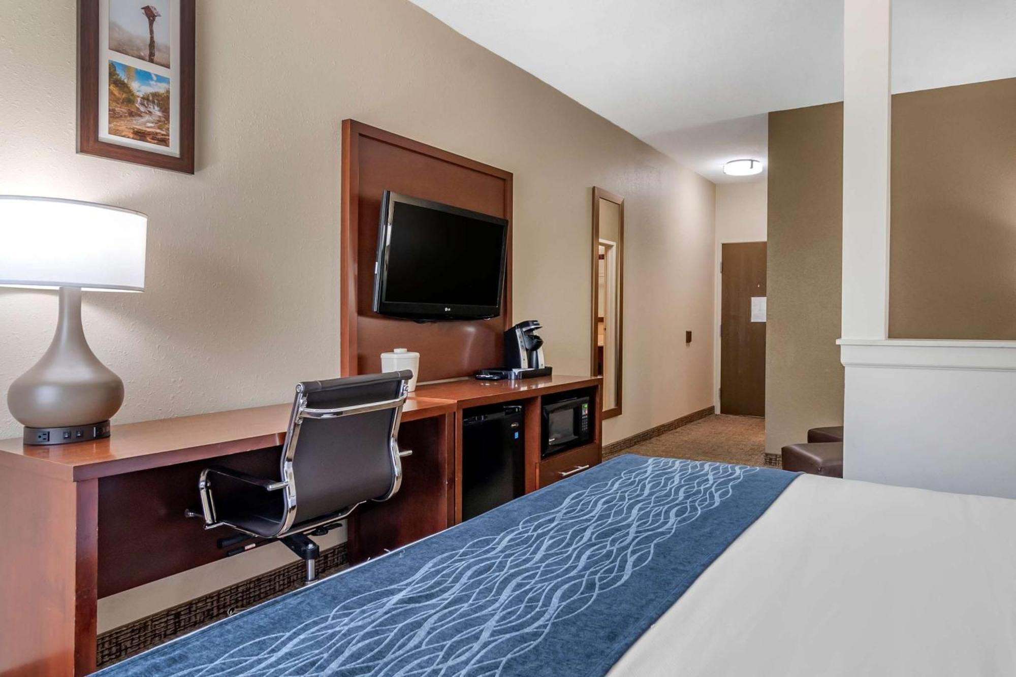 Comfort Inn & Suites Junction City - Near Fort Riley Buitenkant foto