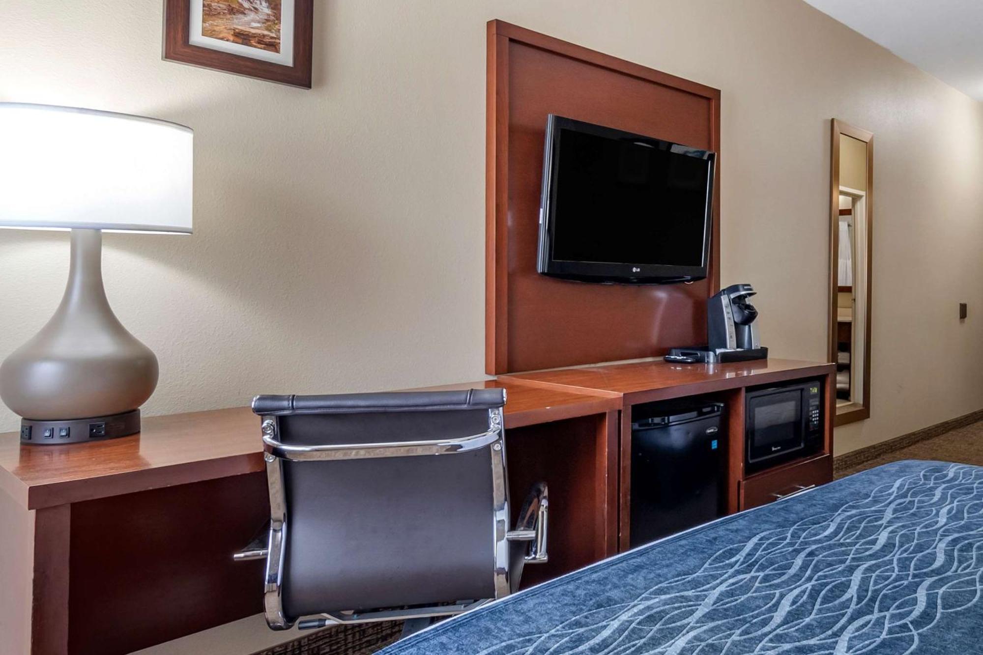 Comfort Inn & Suites Junction City - Near Fort Riley Buitenkant foto