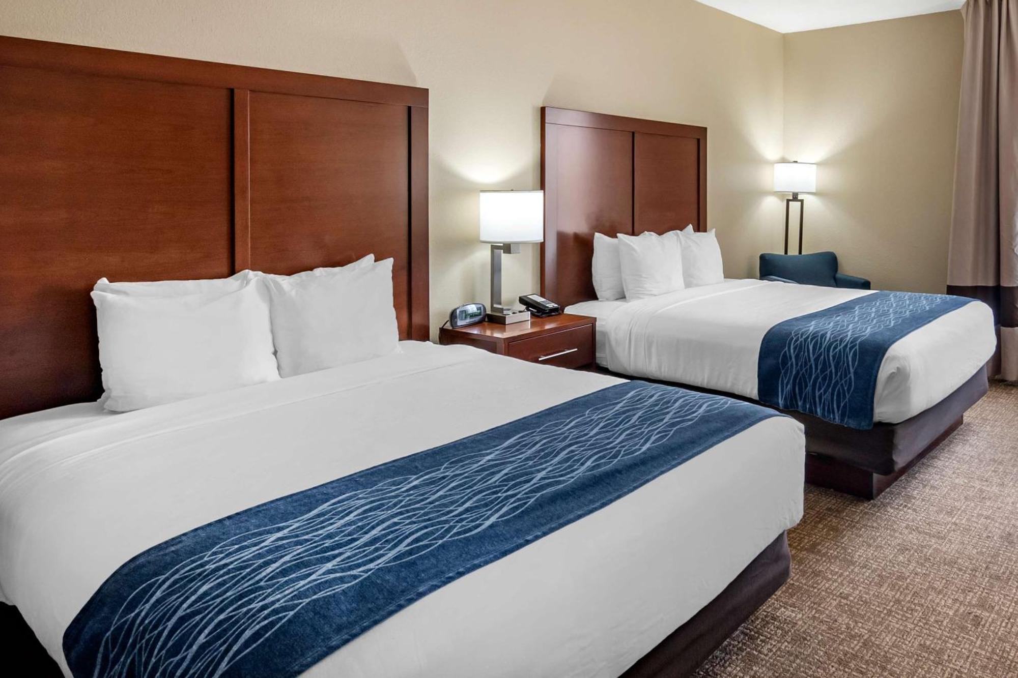 Comfort Inn & Suites Junction City - Near Fort Riley Buitenkant foto