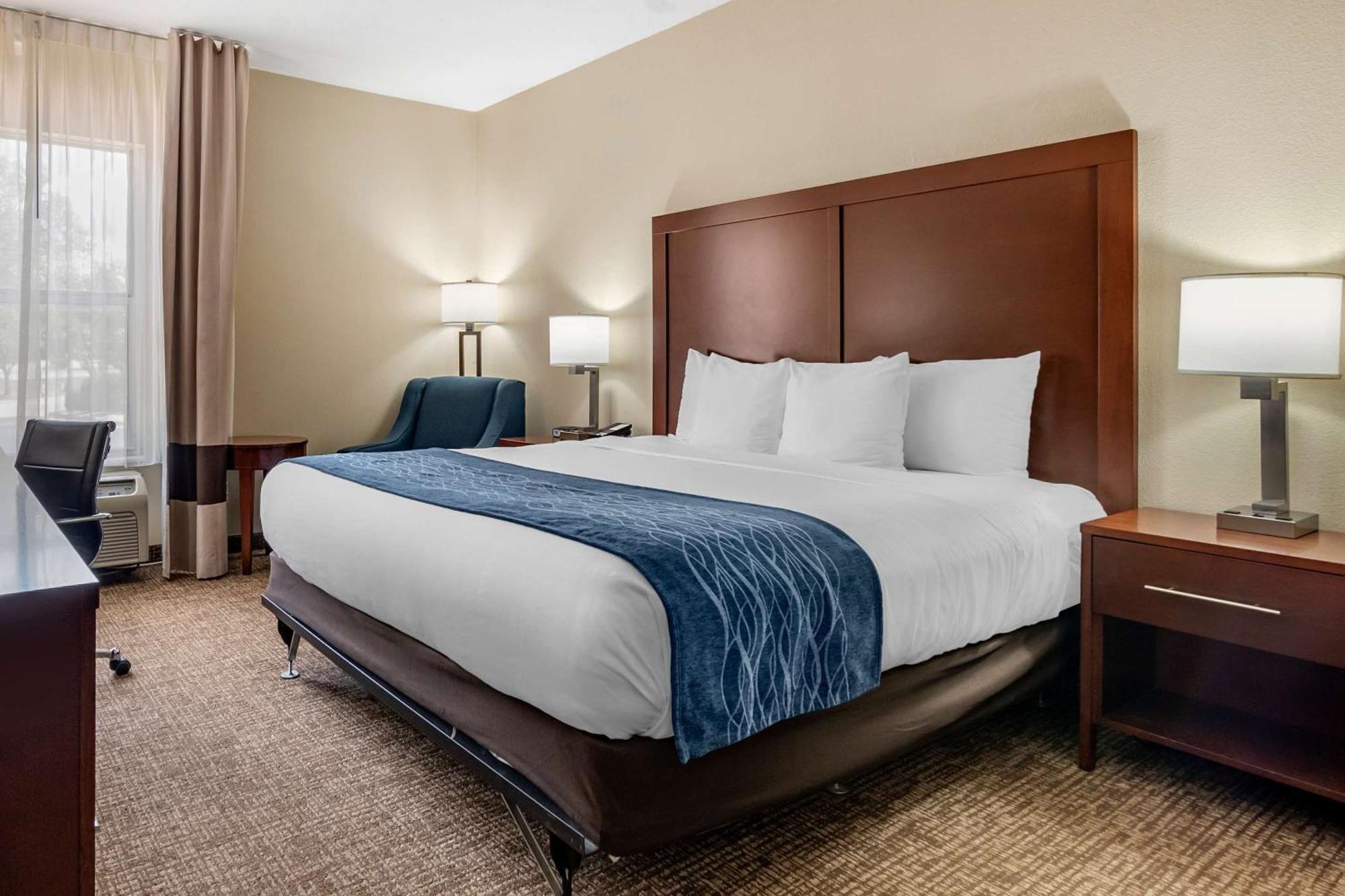 Comfort Inn & Suites Junction City - Near Fort Riley Buitenkant foto