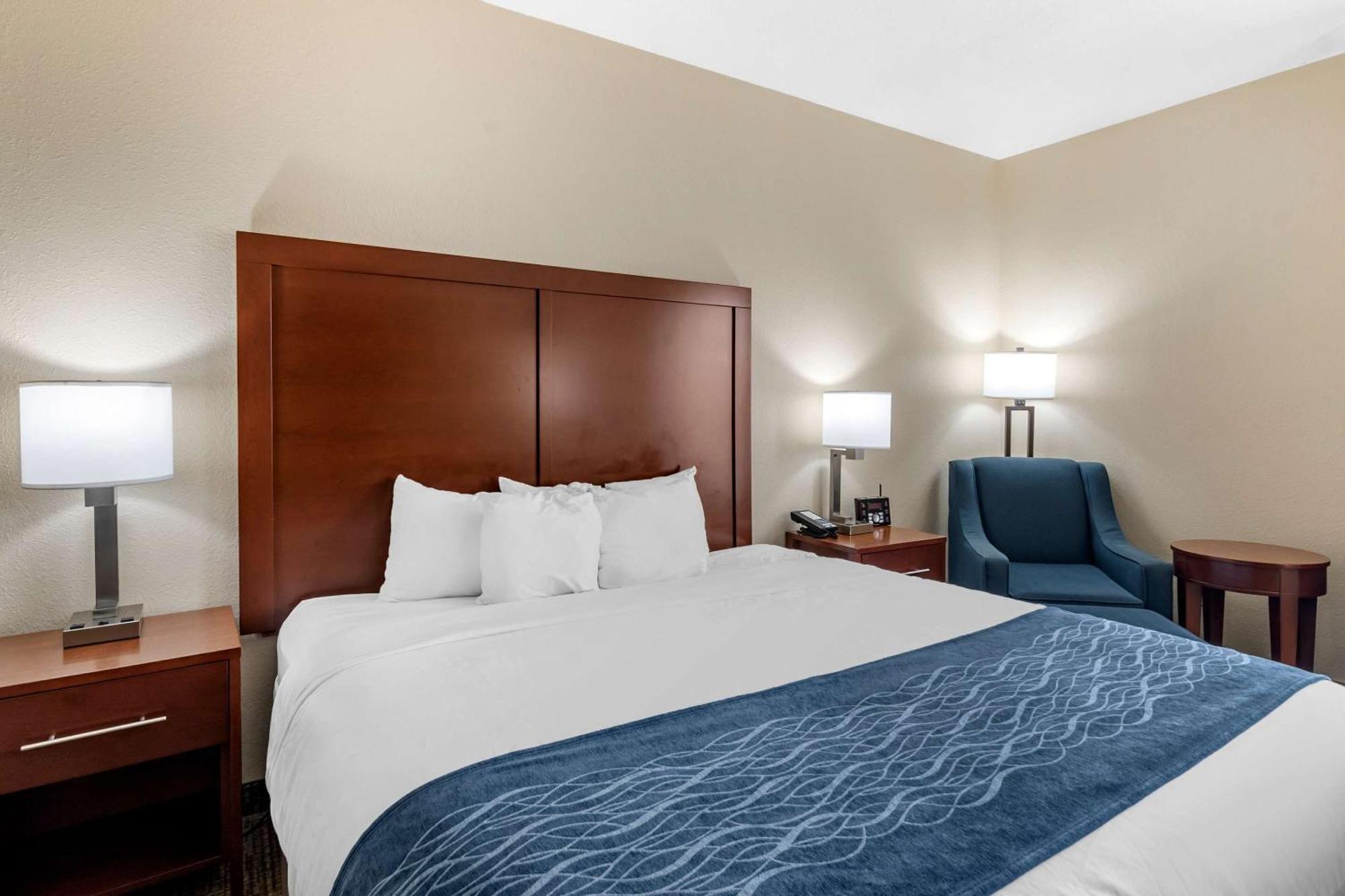 Comfort Inn & Suites Junction City - Near Fort Riley Buitenkant foto