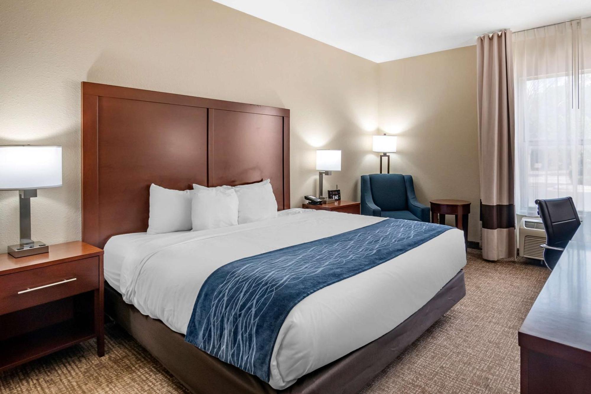 Comfort Inn & Suites Junction City - Near Fort Riley Buitenkant foto